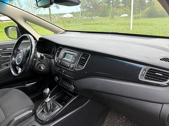 Kia Carens 7 of 8