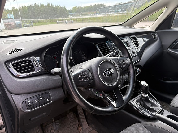 Kia Carens 8 of 8