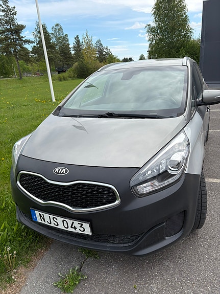 Kia Carens 6 of 8