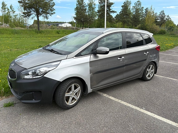 Kia Carens 2 of 8