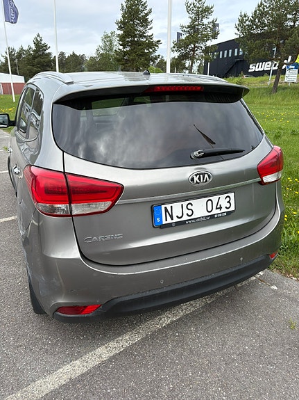 Kia Carens 3 of 8