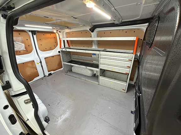 Ford Transit Custom 13 of 30