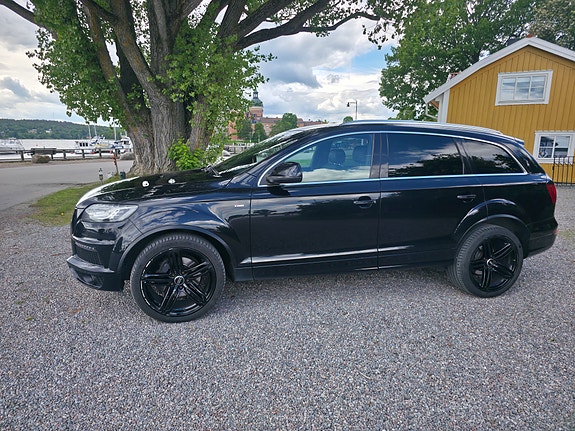 Audi Q7 2 of 5