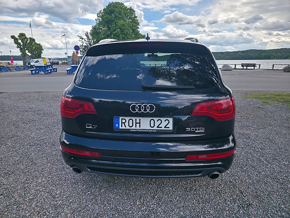Audi Q7 3 of 5