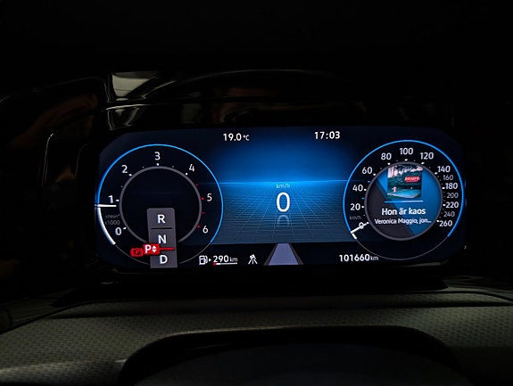 Volkswagen Golf Alltrack 12 of 21