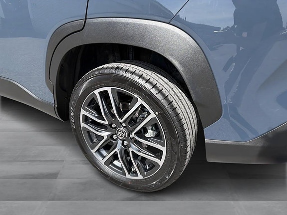 Toyota Corolla Cross 12 of 17