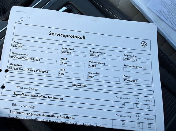 Volkswagen Passat 21 of 23