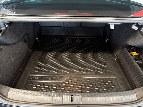 Volkswagen Passat 14 of 23