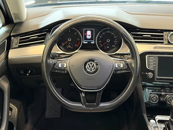 Volkswagen Passat 11 of 23