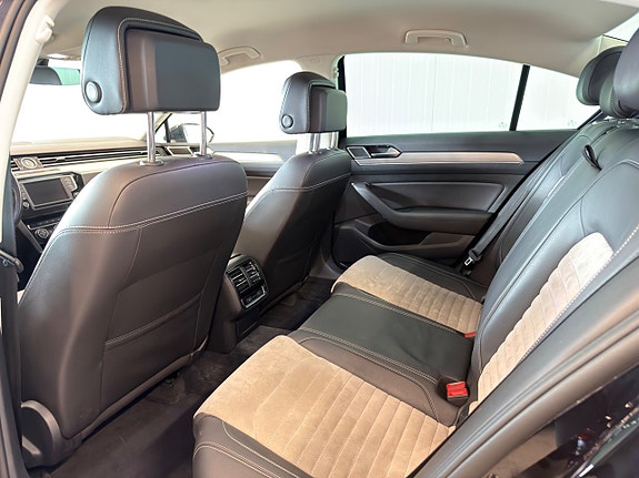 Volkswagen Passat 9 of 23