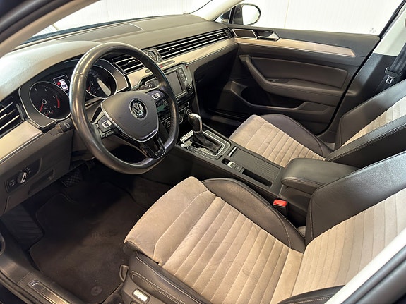 Volkswagen Passat 7 of 23
