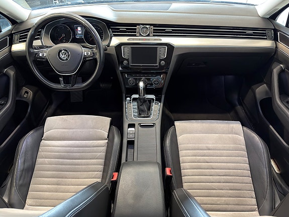 Volkswagen Passat 10 of 23