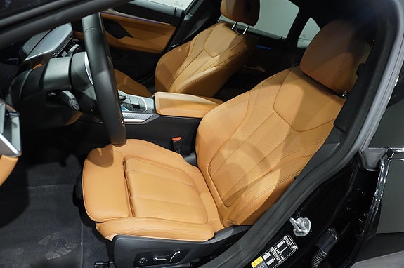 BMW i4 4 of 5