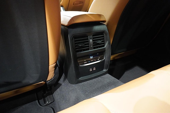 BMW i4 13 of 15