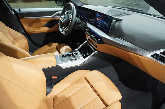 BMW i4 9 of 15