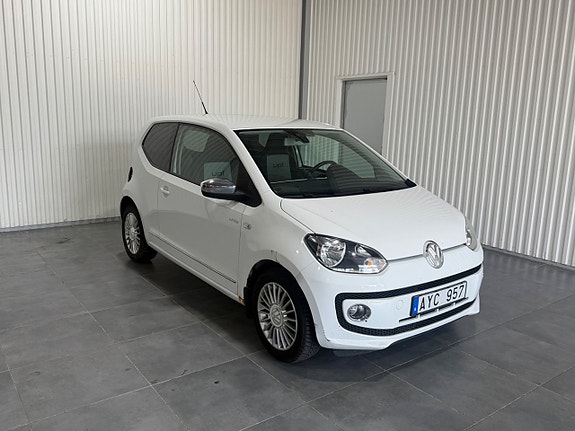 Volkswagen UP! 2 of 5