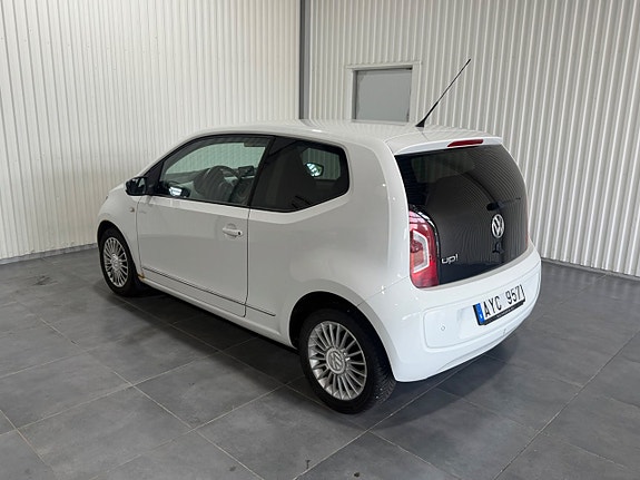 Volkswagen UP! 3 of 5