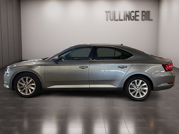 Skoda Superb 2 of 5