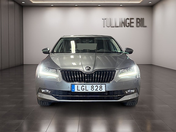 Skoda Superb 8 of 23