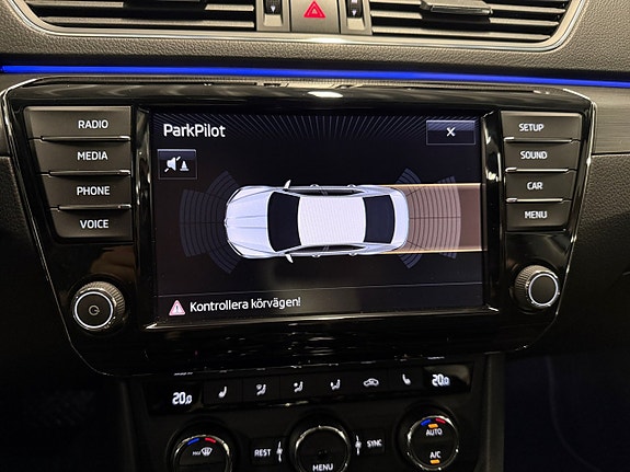 Skoda Superb 14 of 23