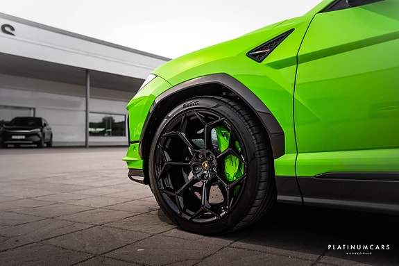 Lamborghini Urus 28 of 28