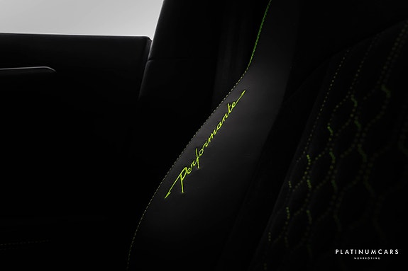 Lamborghini Urus 16 of 28