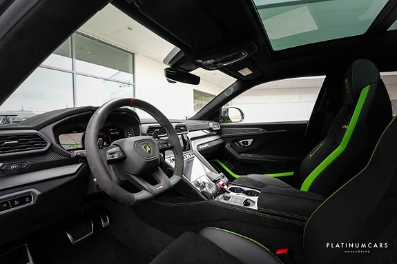 Lamborghini Urus 5 of 5