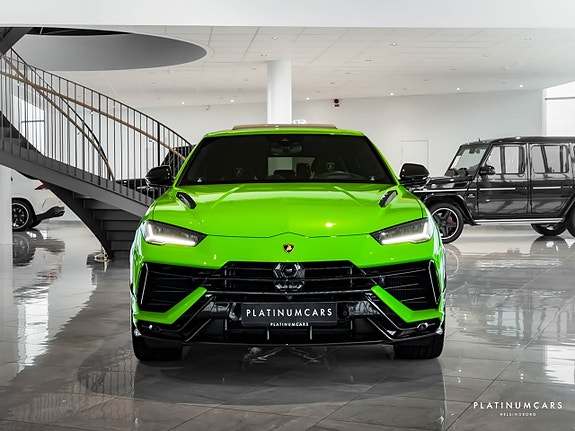 Lamborghini Urus 3 of 28