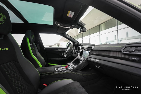 Lamborghini Urus 6 of 28