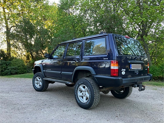 Jeep Cherokee 10 of 13