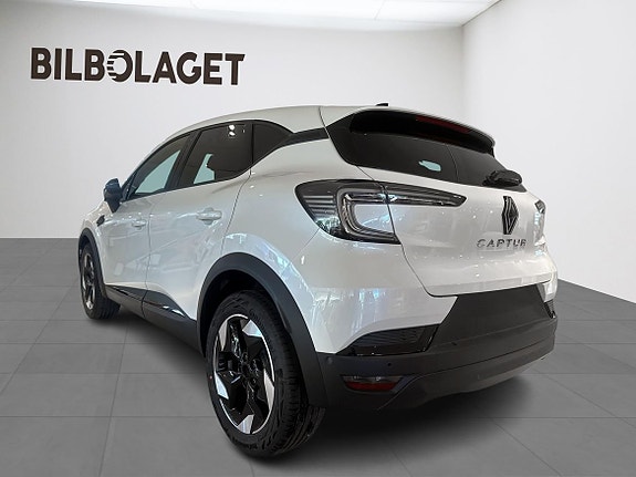 Renault Captur 3 of 5
