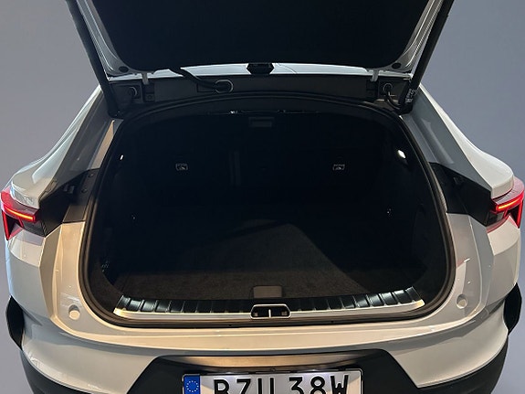Polestar 4 9 of 13