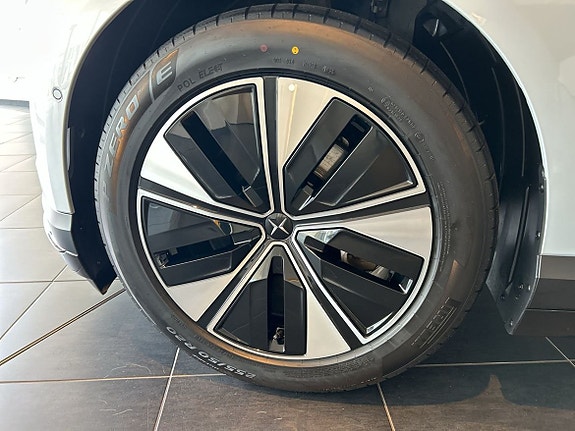 Polestar 4 10 of 13