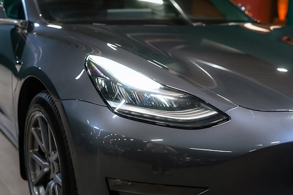 Tesla Model 3 8 of 24