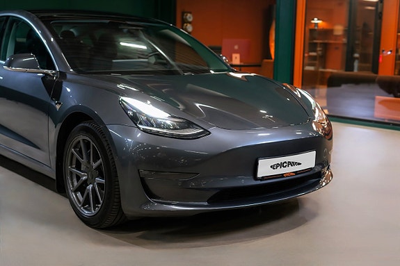 Tesla Model 3 2 of 24