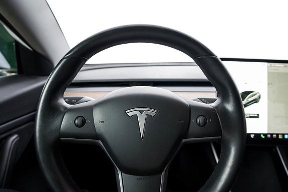 Tesla Model 3 13 of 24