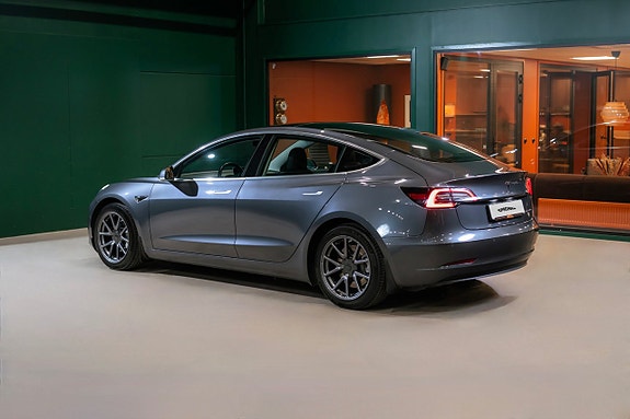 Tesla Model 3 3 of 24