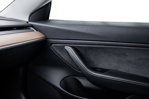 Tesla Model 3 17 of 24