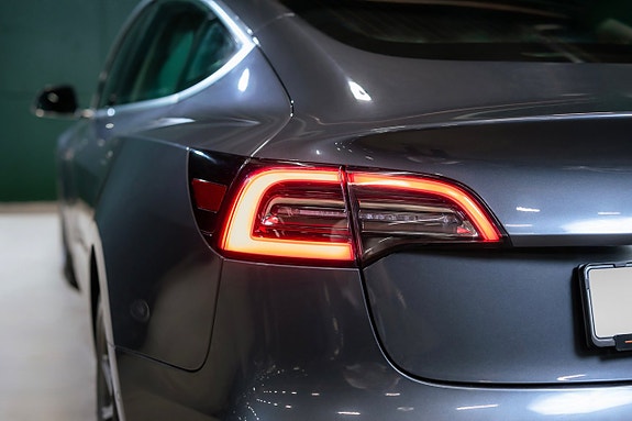Tesla Model 3 9 of 24