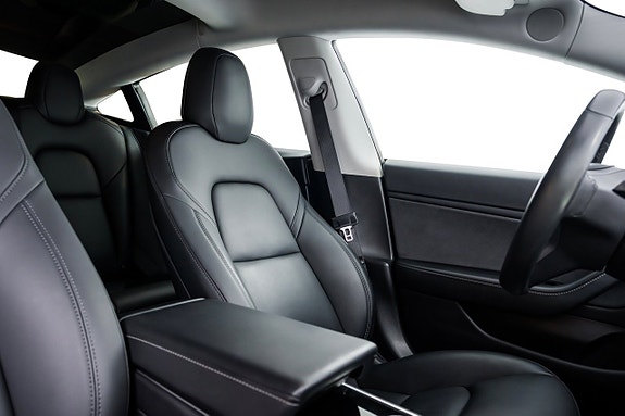 Tesla Model 3 20 of 24