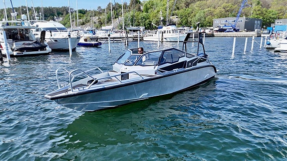 Anytec A27 (2020) med Yamaha F300