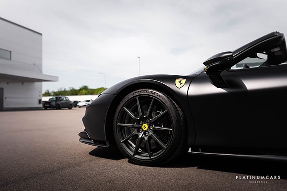 Ferrari SF90 Spider 28 of 28