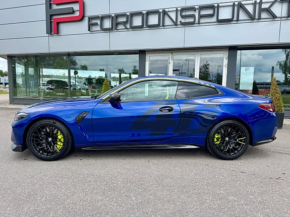 BMW M4 2 of 5