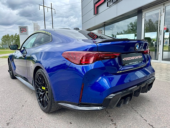BMW M4 3 of 5
