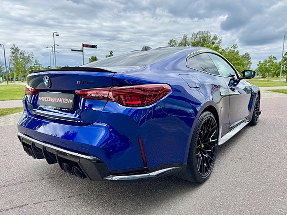 BMW M4 4 of 5