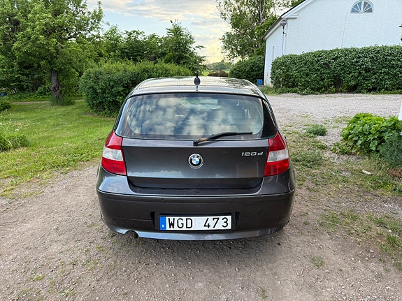 BMW 120d 4 of 5