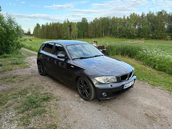 BMW 120d 2 of 5
