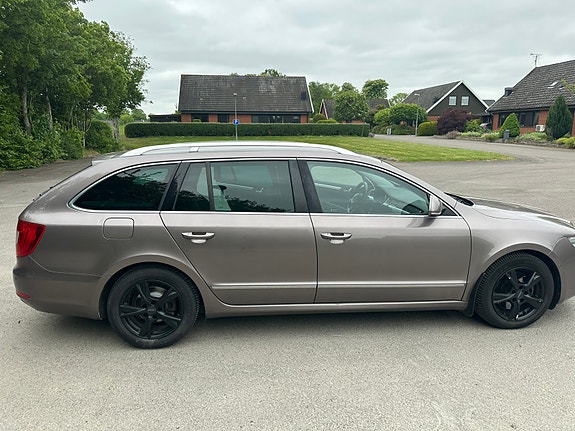 Skoda Superb 3 of 5