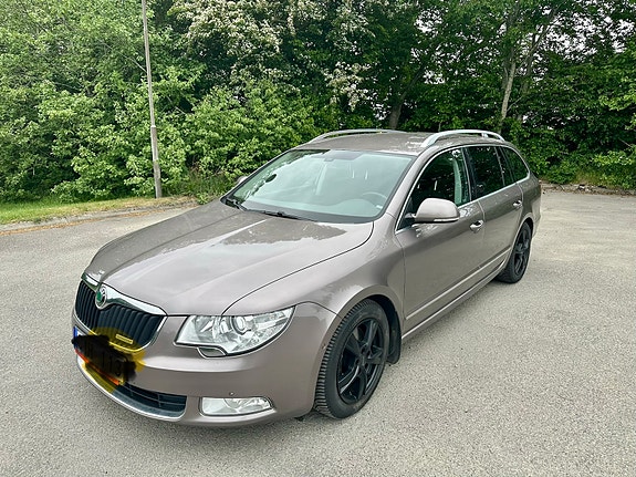 Skoda Superb 2 of 5