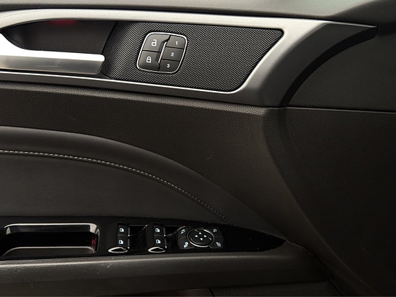 Ford Mondeo 27 of 30